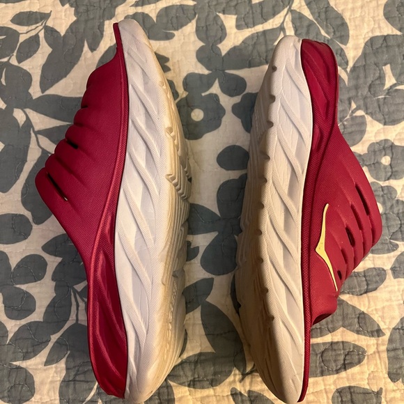 Woman’s size 9 pink HOKA Ones slides - Picture 2 of 3